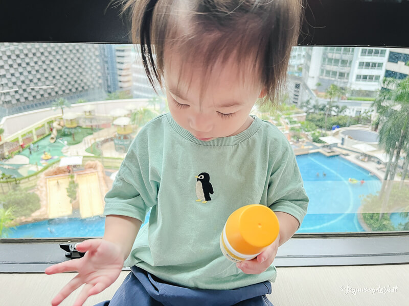 游泳前自己使用Derma滾珠擦防曬