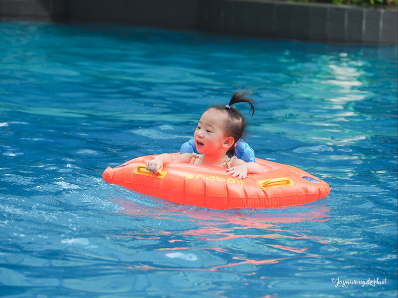 使用完防曬,安心游泳去